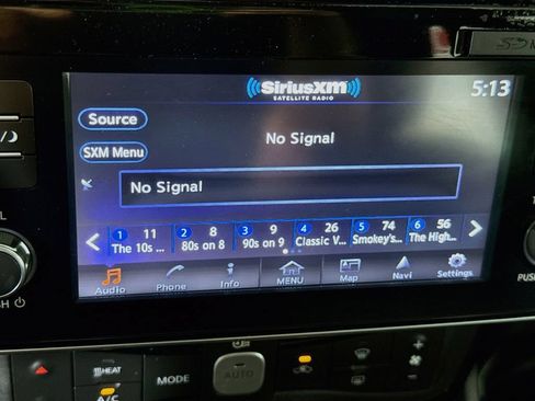 Used 2018 Nissan Leaf SV w/ SV Technology Package FWD image 5