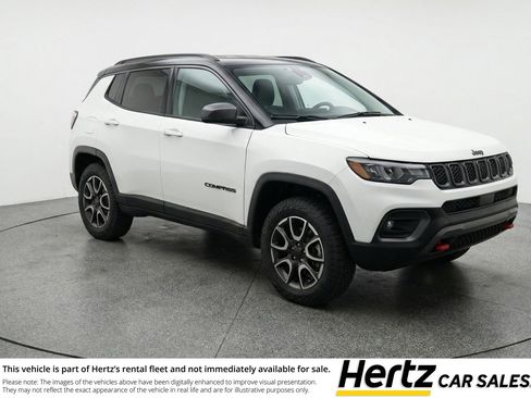 Used 2025 Jeep Compass Trailhawk image 1