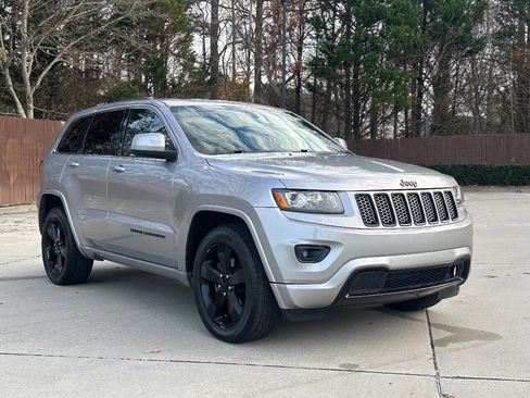 Used 2015 Jeep Grand Cherokee Altitude image 3