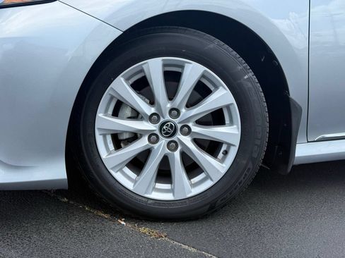 Used 2020 Toyota Camry LE FWD image 3
