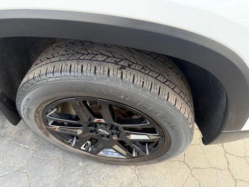 Used 2021 Chevrolet Traverse LT w/ LPO, Blackout Package image 28