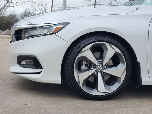 Certified 2018 Honda Accord Touring image 8