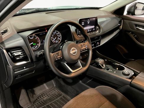 Used 2022 Nissan Rogue SV image 17