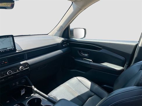 Used 2024 Honda Pilot Touring image 25