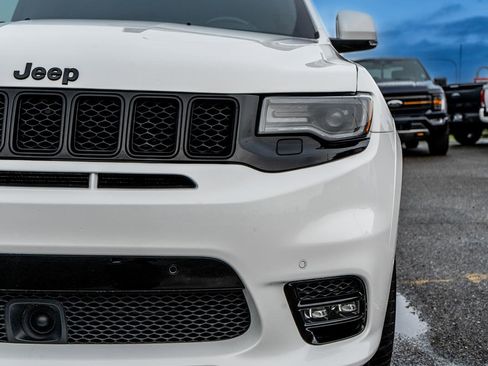 Used 2019 Jeep Grand Cherokee SRT image 9