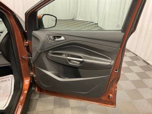 Used 2017 Ford Escape SE w/ SE Cold Weather Package AWD/4WD image 29