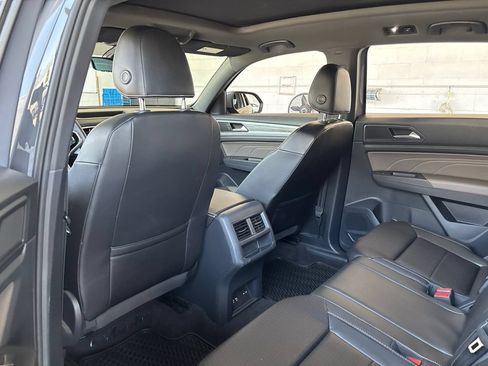 Used 2022 Volkswagen Atlas Cross Sport SE FWD image 11