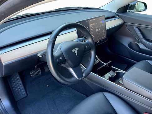 Used 2018 Tesla Model 3 Mid Range image 15