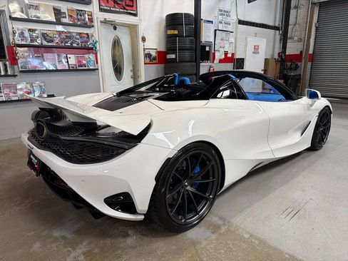 Used 2025 McLaren 750S Spider image 5