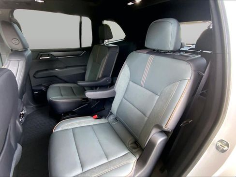 Used 2025 GMC Acadia AT4 w/ Luxury Package AWD/4WD image 21