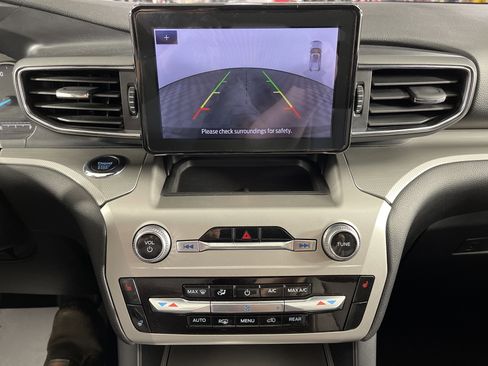 Used 2022 Ford Explorer XLT w/ Equipment Group 202A image 24