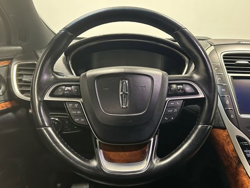 Used 2019 Lincoln Nautilus Reserve image 20