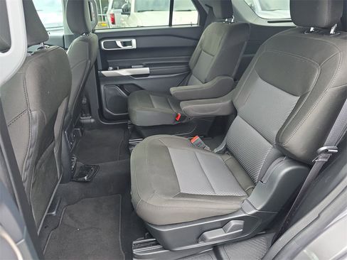 Used 2024 Ford Explorer XLT image 31