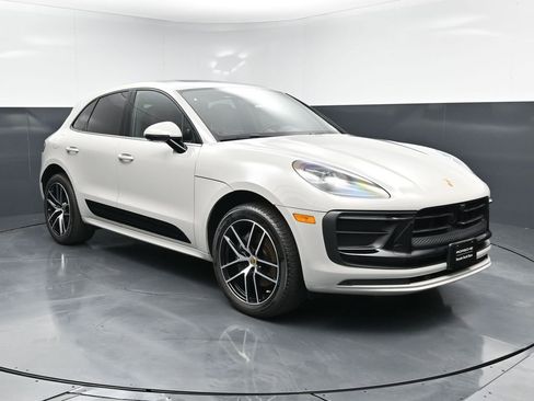 Used 2025 Porsche Macan AWD/4WD image 10