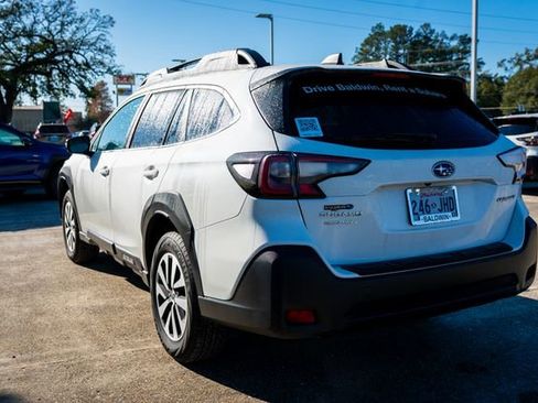 Certified 2025 Subaru Outback Premium image 4