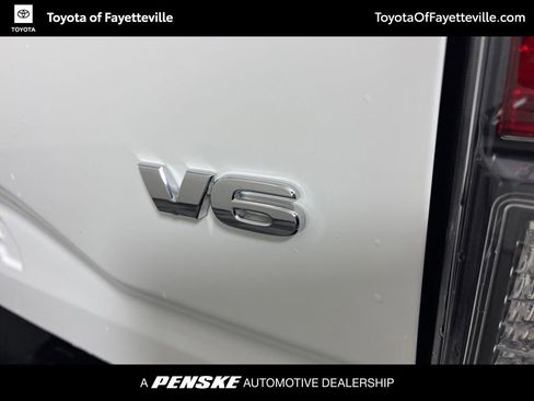 Certified 2022 Toyota Tacoma TRD Off-Road AWD/4WD image 18