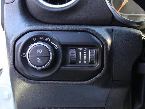 Used 2022 Jeep Gladiator Overland w/ Popular Equipment Package image 18