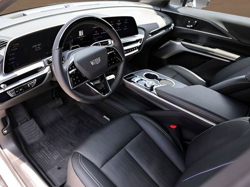 Certified 2025 Cadillac Lyriq Sport w/ LPO, Floor Liner Package AWD/4WD image 9