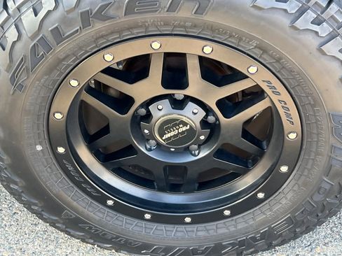Used 2018 Toyota Tundra Limited w/ Limited Premium Package AWD/4WD image 22