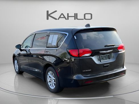Used 2022 Chrysler Voyager LX FWD image 2