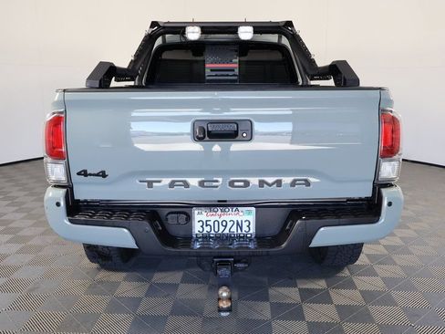 Used 2022 Toyota Tacoma TRD Sport w/ Technology Package AWD/4WD image 5