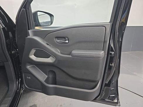 Used 2024 Nissan Frontier SV w/ Technology Package image 40