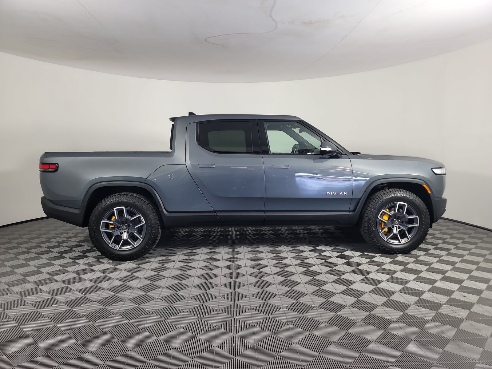 Used 2022 Rivian R1T Adventure AWD/4WD image 6