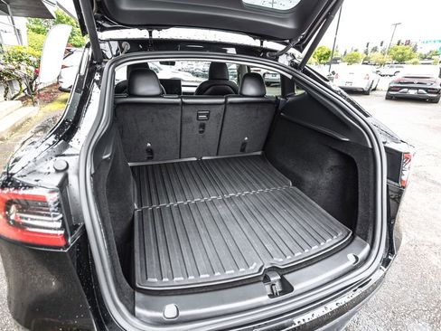 Used 2025 Tesla Model Y Long Range RWD image 31