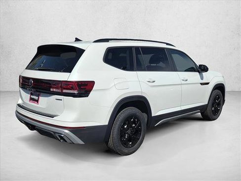 New 2026 Volkswagen Atlas Peak Edition image 2