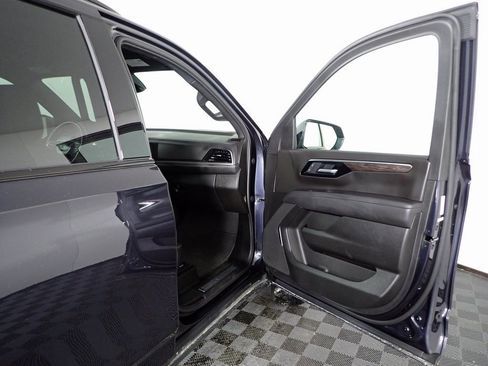 Used 2025 Chevrolet Tahoe Z71 image 37