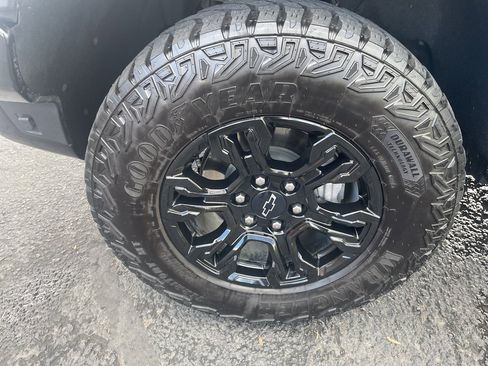 Used 2024 Chevrolet Silverado 1500 ZR2 w/ Technology Package image 8