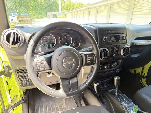 Used 2017 Jeep Wrangler Unlimited Sport w/ Quick Order Package 24S AWD/4WD image 11