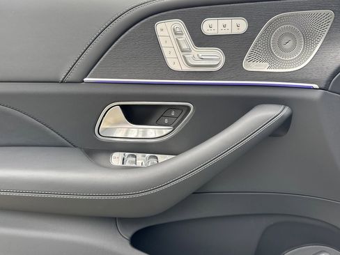 New 2026 Mercedes-Benz Maybach GLS 600 4MATIC image 13