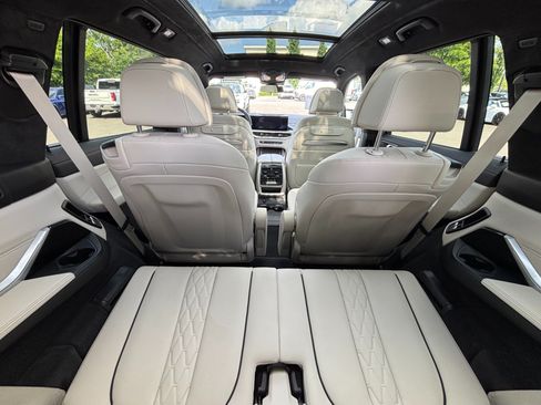 Used 2025 BMW X7 M60i w/ Climate Comfort Package AWD/4WD image 25