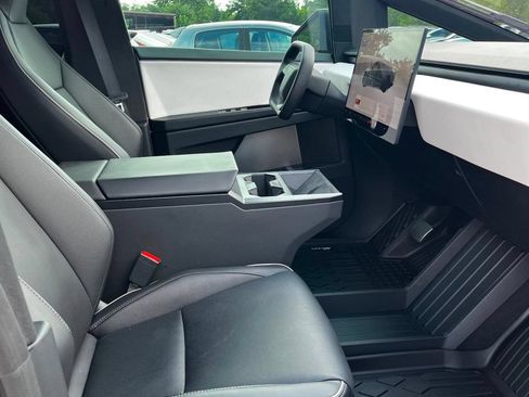 Used 2025 Tesla Cybertruck AWD Crew Cab image 16