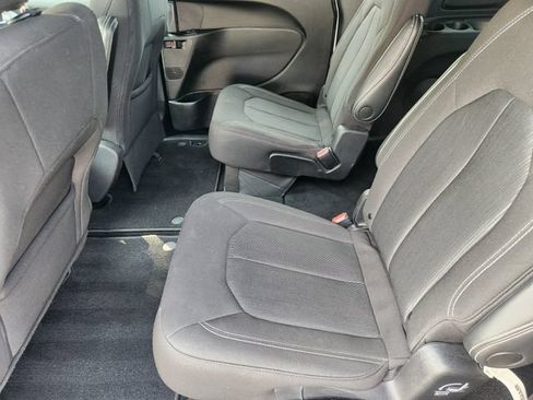 Used 2023 Chrysler Pacifica Touring w/ S Appearance Package FWD image 25