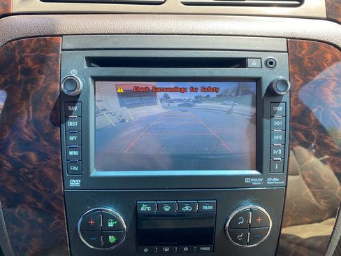 Used 2012 GMC Yukon XL Denali AWD/4WD image 16