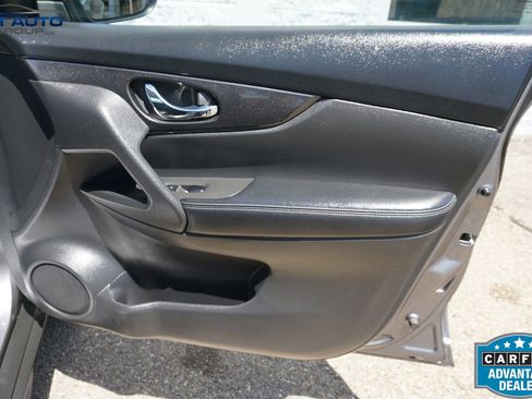 Used 2018 Nissan Rogue S AWD/4WD image 24
