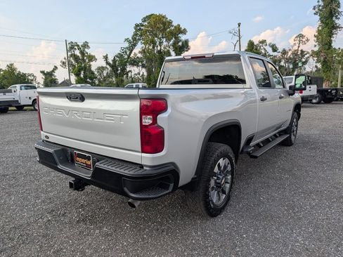 Used 2022 Chevrolet Silverado 2500 Custom w/ Custom Convenience Package AWD/4WD image 3