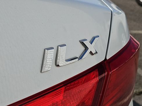 Used 2013 Acura ILX w/ Technology Package FWD image 5