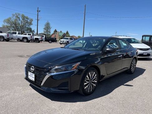 Used 2025 Nissan Altima 2.5 SV FWD image 3