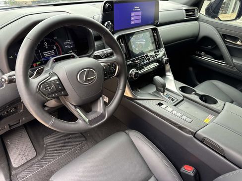 Certified 2025 Lexus LX 700h Overtrail image 21