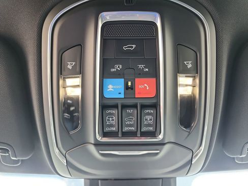 Used 2025 Jeep Wagoneer S Limited AWD/4WD image 32