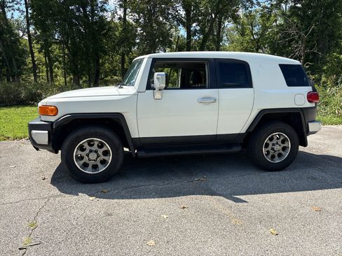 Used 2013 Toyota FJ Cruiser 4WD w/ Upgrade Pkg image 3