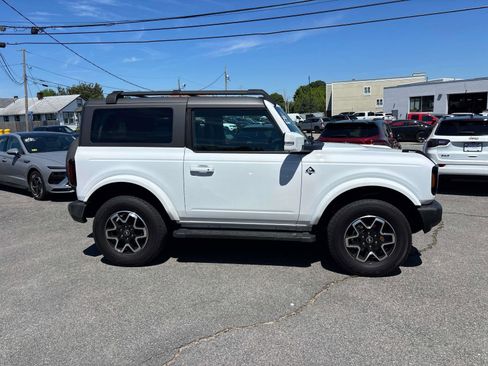 Used 2023 Ford Bronco Outer Banks AWD/4WD image 2
