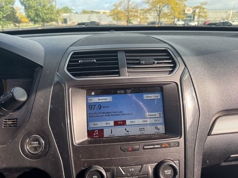 Used 2018 Ford Explorer XLT w/ Equipment Group 201A image 35