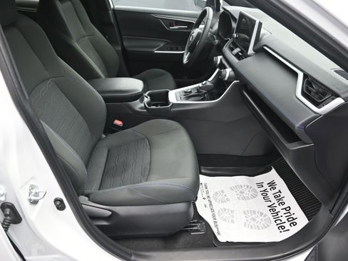Used 2023 Toyota RAV4 SE image 28