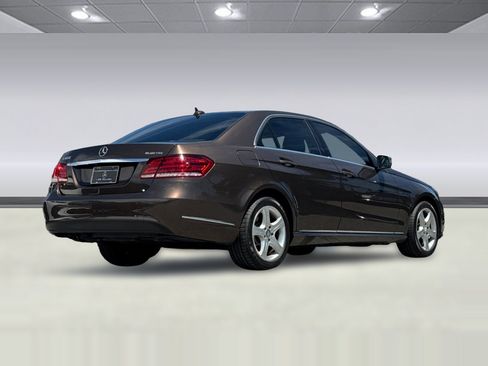 Used 2015 Mercedes-Benz E 250 BlueTEC 4MATIC Sedan image 9