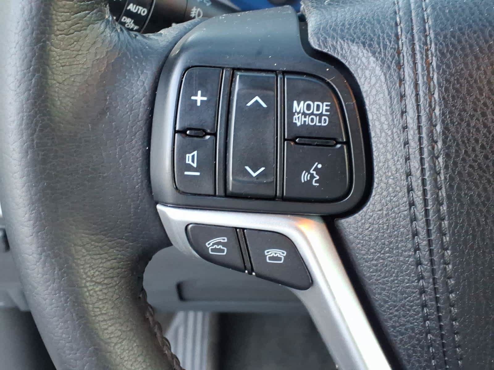 Used 2015 Toyota Sienna XLE w/ XLE Navigation Package FWD image 18