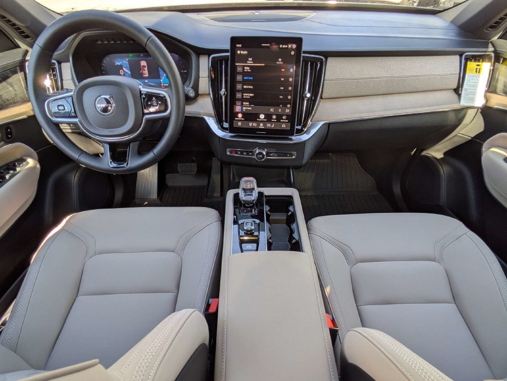 New 2027 Volvo XC90 T8 Plus AWD/4WD image 15